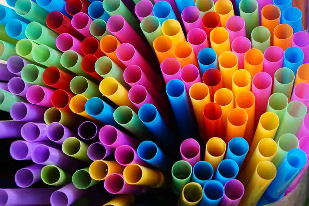 La cannuccia da mangiare, per combattere la plastica