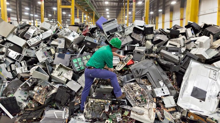 rifiuti in un'industria
