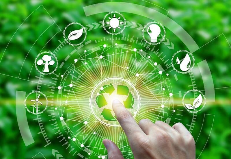 I 10 comportamenti più comuni degli italiani orientati alla sostenibilità, che spaziano dalla dieta alle abitudini quotidiane, per un futuro più ecologico.