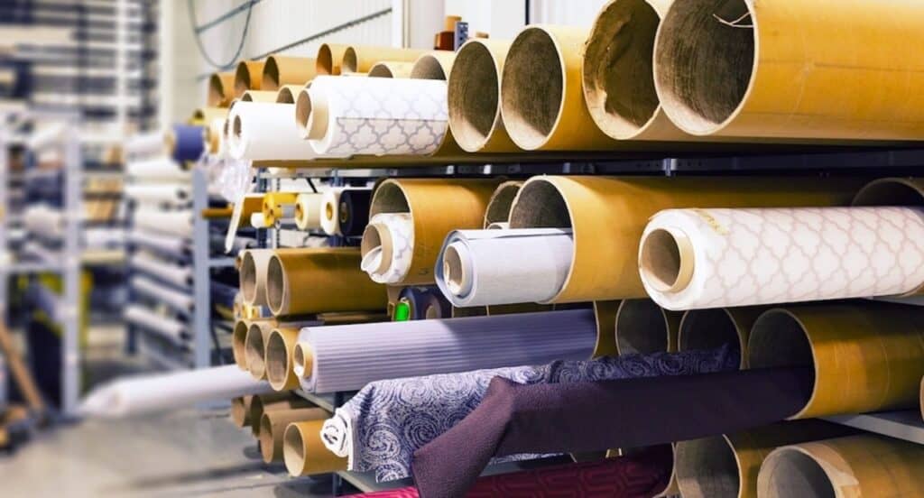 Scopri perché è così importante evitare quanto più possibile il fast fashion e preferire invece il tessile sostenibile in un'ottica sempre più green.