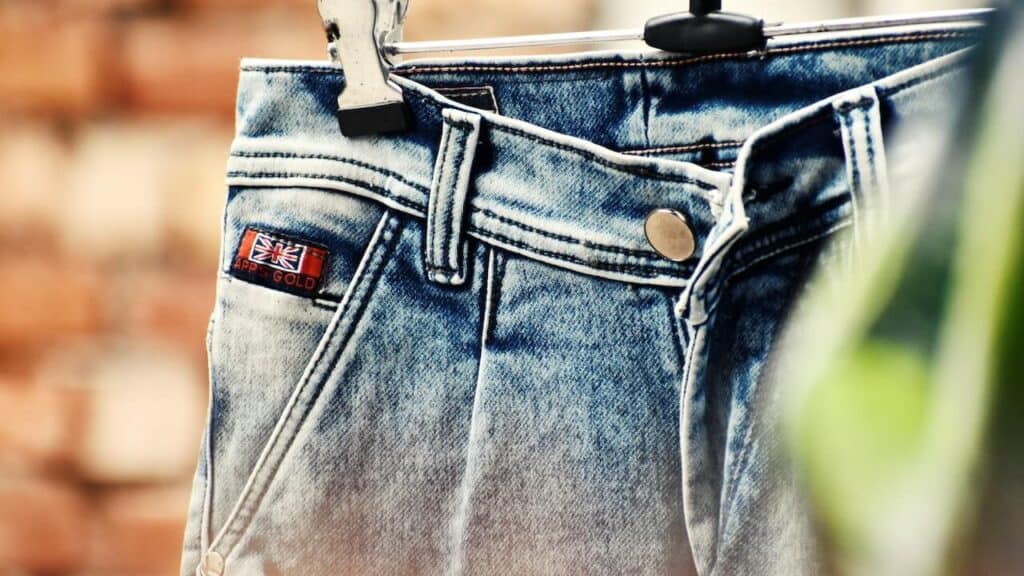 Riciclo di jeans: scopriamo 10 idee creative per il riutilizzo