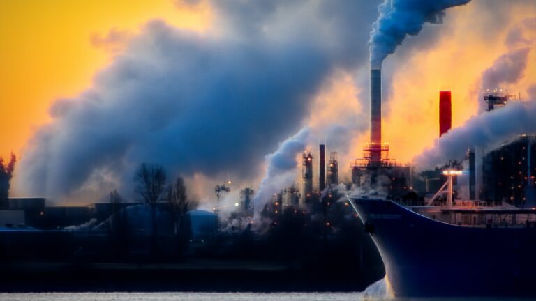 Cattura e stoccaggio del carbonio: industrie e trasporti sono tra i principali inquinanti