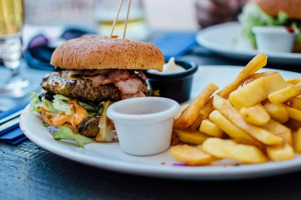 Quali sono le abitudini quotidiane che ci possono permettere di mangiare meglio e avere cura dell'ambiente? Vediamole insieme.