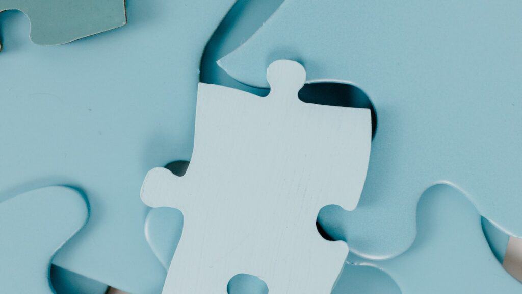 Puzzle fai da te: le tessere di un puzzle riciclato