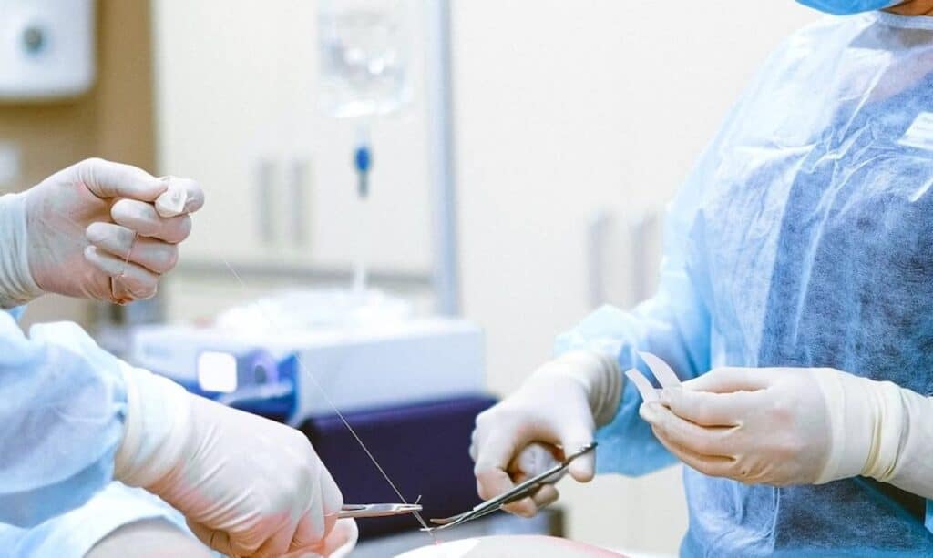 Un'operazione su un paziente