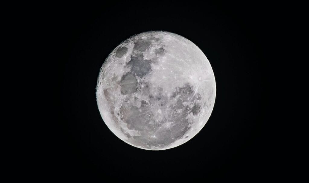 La luna di notte