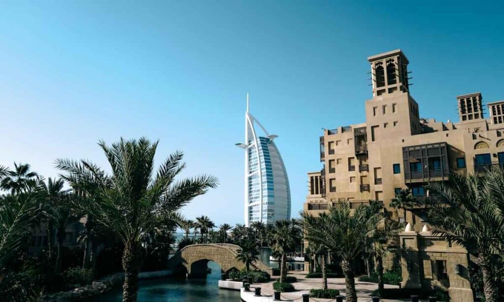 Burj Al Arab e architettura tradizionale di Dubai