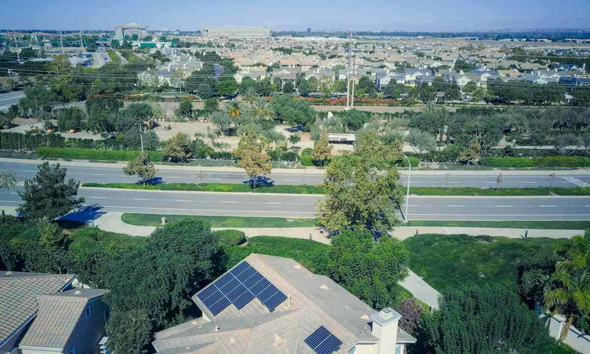 Quinto Conto Energia: una casa con pannelli solari montati sul tetto