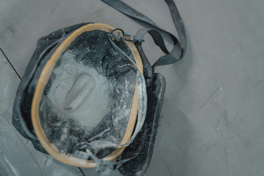 Un recipiente pieno di Zeolite o polvere di roccia