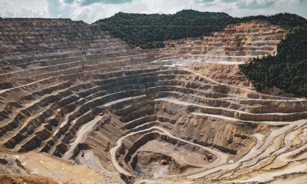 Una cava per l'estrazione del litio dalle rocce