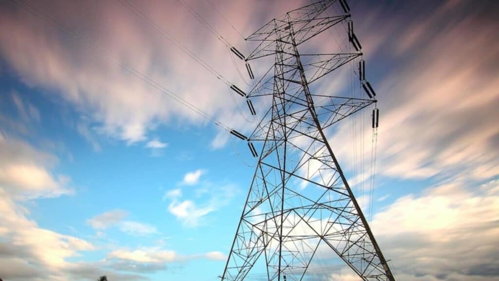 Un traliccio visto dal basso