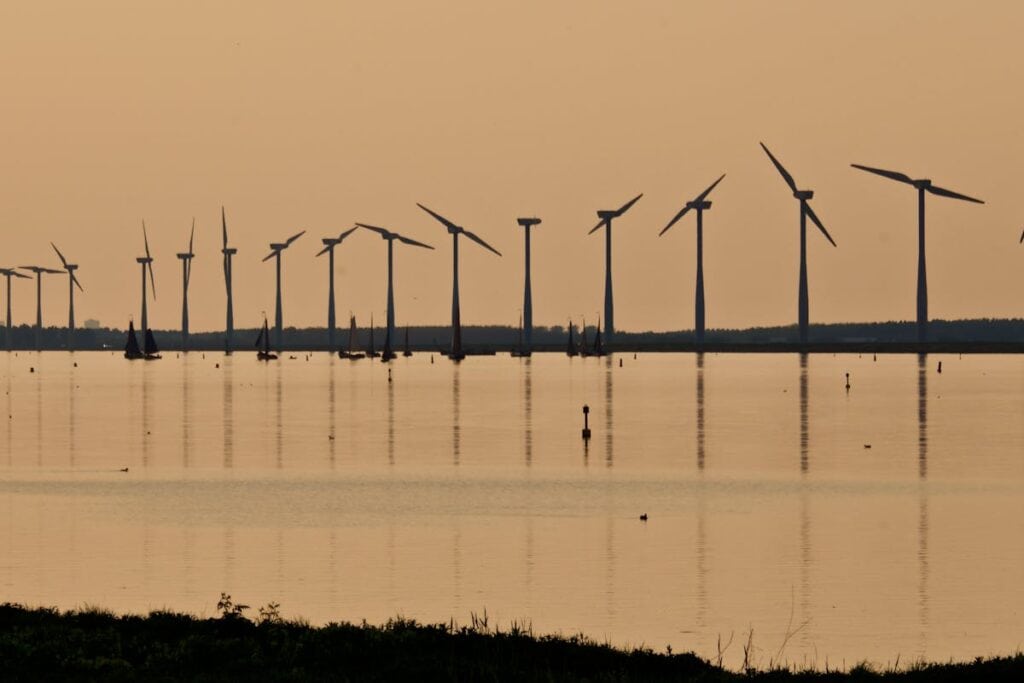 Turbine galleggianti controrotanti: un parco eolico offshore