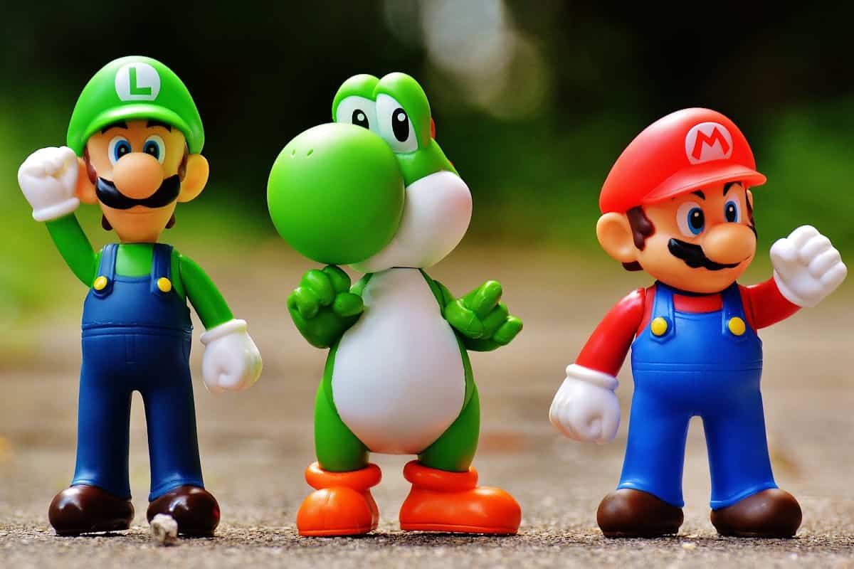 Green Gaming: Mario, Luigi e Yoshi come action figures in giardino