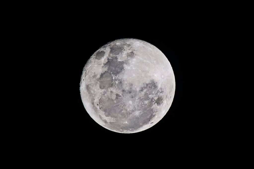 Reattore nucleare sulla Luna: il satellite visto da lontano