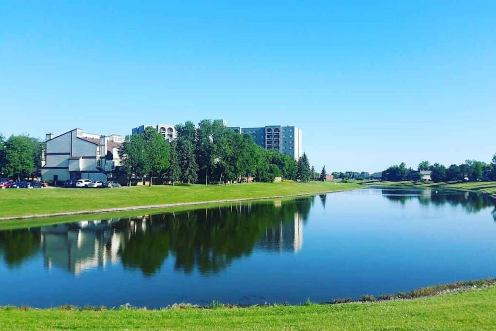Argini naturali vicino la città