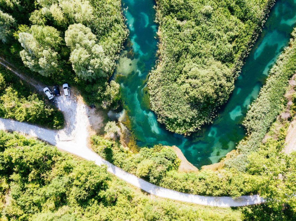 Veduta dall'alto del fiume Tirino (Abruzzo)