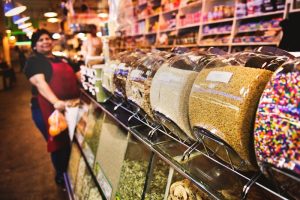 Supermercati cooperativi: cereali sfusi in un supermercato