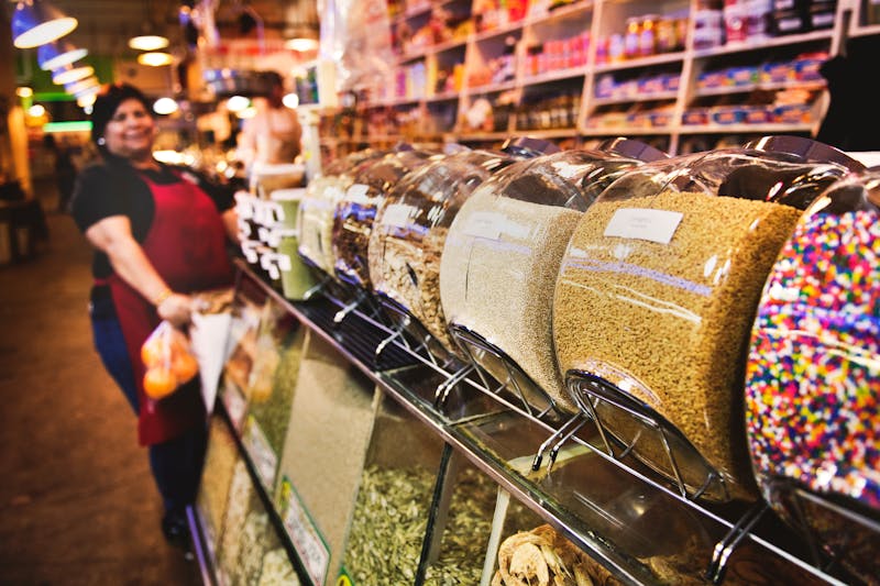 Supermercati cooperativi: cereali sfusi in un supermercato