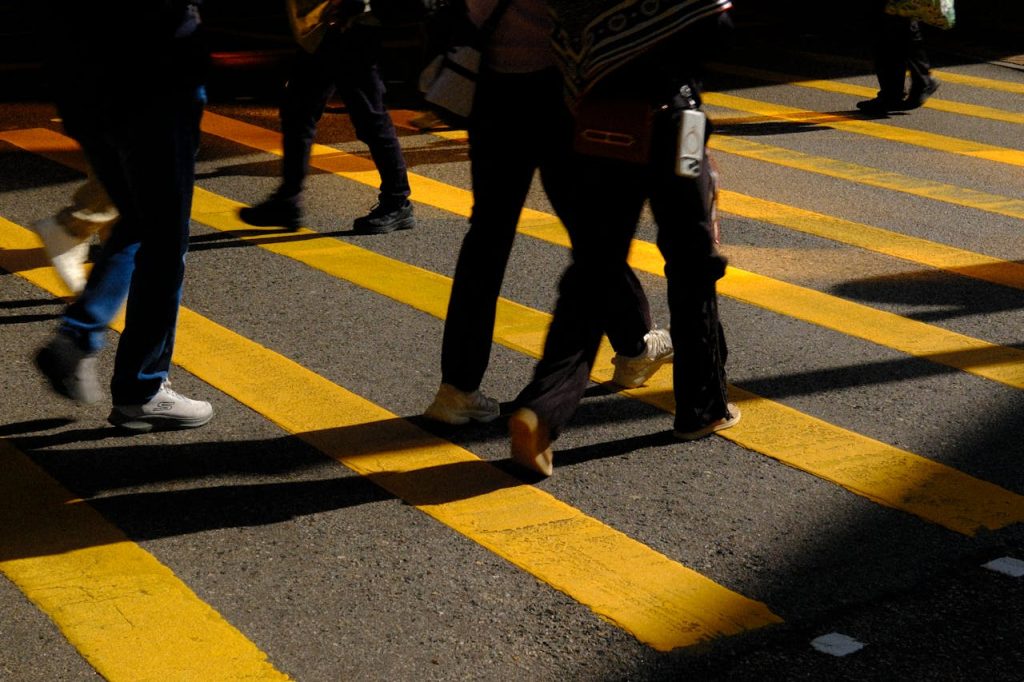 Superillas: pedoni presso un attracersamento pedonale