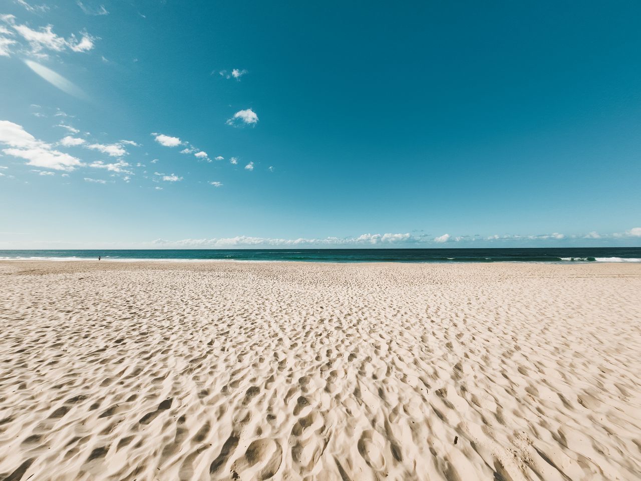 Sabbia di vetro: una spiaggia vittima di erosione